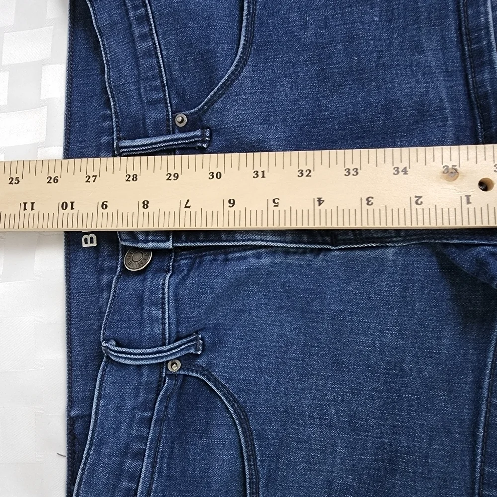 BDG Mid Rise Ankle Kicker Dark Wash Five Pocket Stretch  Women's Shorts Size 29